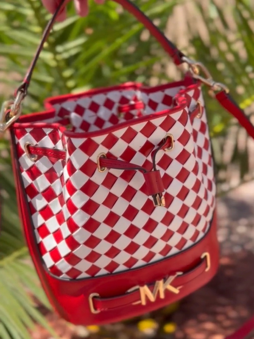 NWOT Michael Kors MD Reed woven bucket bag in red and white gold toned hardware
